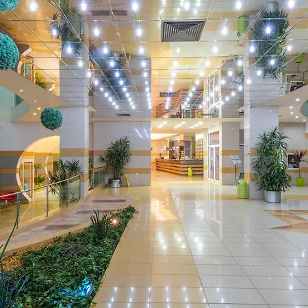 アパートホテル Trakia Plaza