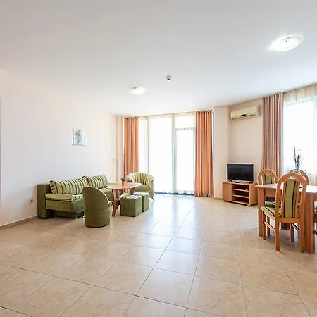 Trakia Plaza 公寓式酒店 4*