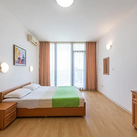 Trakia Plaza Hotel de apartamente 4*