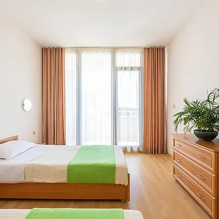 公寓式酒店 Trakia Plaza 4*