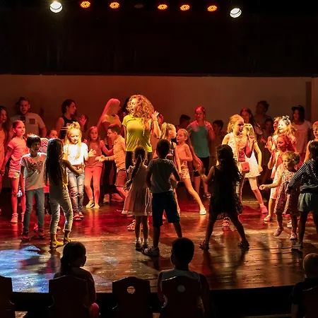 Trakia Plaza 公寓式酒店 4*